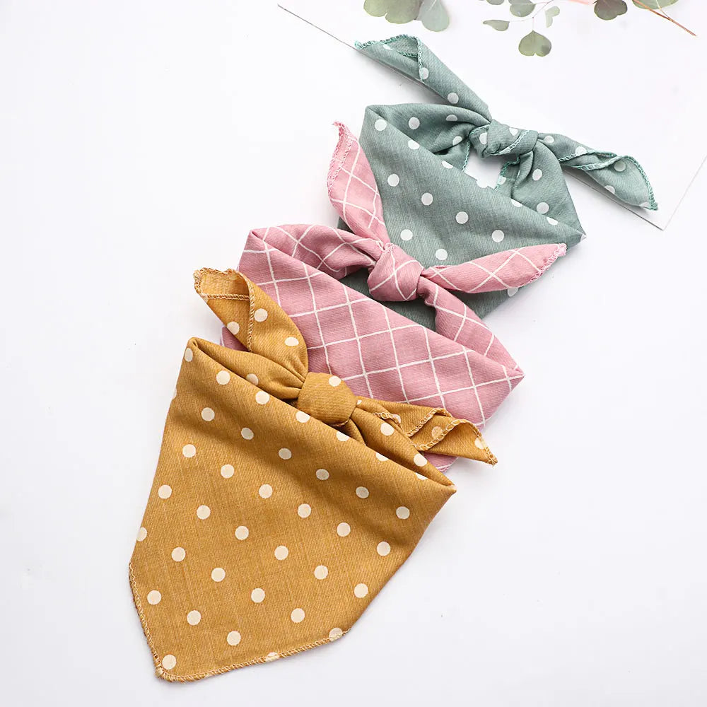 Cão bonito xadrez babador pontos lenço coleiras para animais de estimação lenço de pescoço de gato bandanas para animais de estimação cachecol para cães
