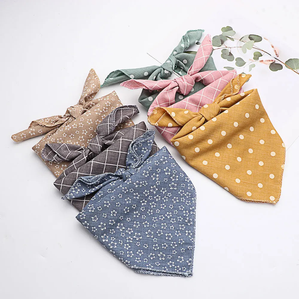 Cão bonito xadrez babador pontos lenço coleiras para animais de estimação lenço de pescoço de gato bandanas para animais de estimação cachecol para cães