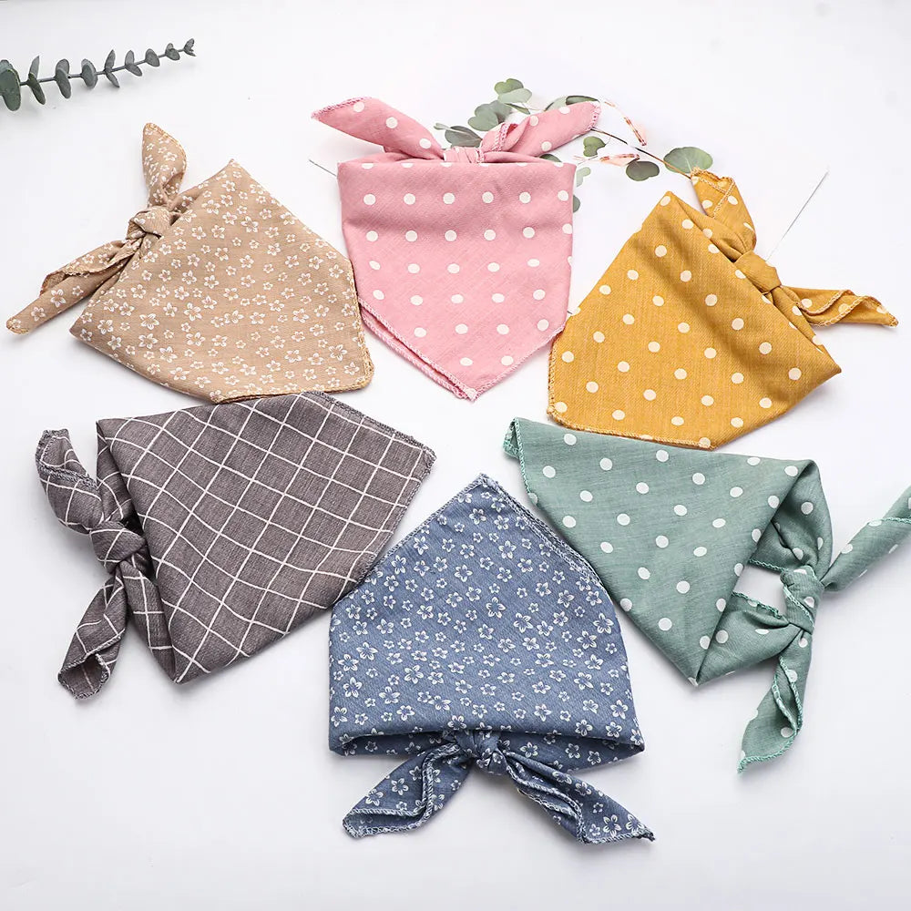 Cão bonito xadrez babador pontos lenço coleiras para animais de estimação lenço de pescoço de gato bandanas para animais de estimação cachecol para cães