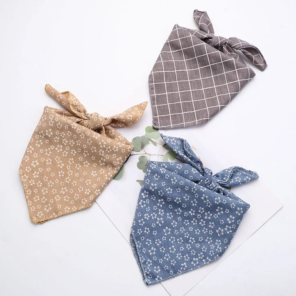 Cão bonito xadrez babador pontos lenço coleiras para animais de estimação lenço de pescoço de gato bandanas para animais de estimação cachecol para cães